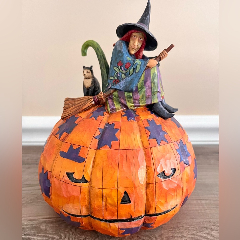 Jim Shore ‘An Eerie Eve Awaits’ Heartwood Creek Halloween Figure